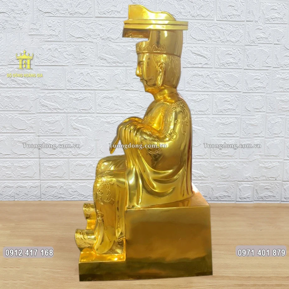 Toàn bộ bề mặt vật phẩm được mạ vàng 24K sang trọng